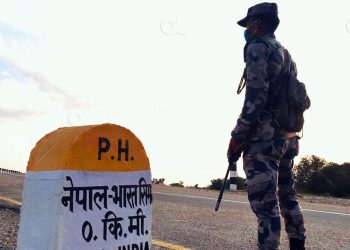 अटोमेटिक पेस्तोल सहित सशस्त्र प्रहरीद्वारा दुई जना पक्राउ