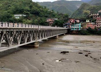 दोलालघाटको पक्की पुल पुरिने खतरामा