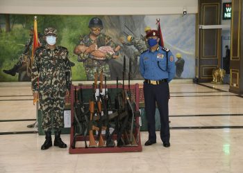 सेनाले प्रहरीलाई ११ हजार थान हतियार दिने