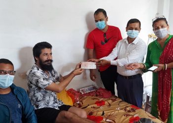 पत्रकार गौतमलाई दुर्घटना बीमा बापतको रकम प्रेस युनियन सुनसरीद्वारा हस्तान्तरण
