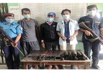 चार किलो चरेससहित तीन जना पक्राउ