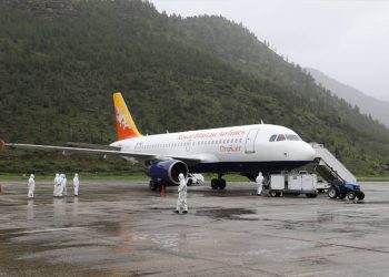 भुटानले अनुदानमा दिएको  तीन लाख डोज एस्ट्रजेनका खोप नेपाल आईपुग्यो