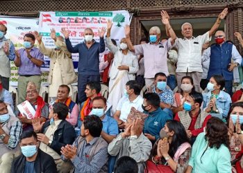 कांग्रेस जिल्ला सभापतिहरूको अनशनमा संस्थापन इतरका नेताहरूको ऐक्यवद्धता