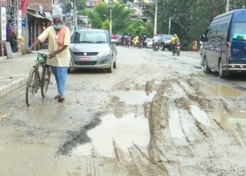 दिनहु प्रधानमन्त्री हिड्ने बुढानिलकण्ठ सडकको अबस्था