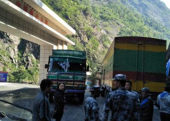 वर्षाले तातोपानी नाका ठप्पजस्तै, दैनिक दुई कन्टेनर मात्र भित्रिन्छन्  