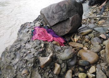 मोबाइल, कपडा, चेक किनारमै छाडेर भेरी नदीमा हामफालिन् महिला