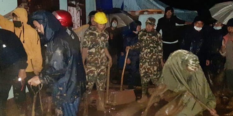 पहिरोले घर पुरिँदा एकै परिवारका तीन जनाको ज्यानको मृत्यु