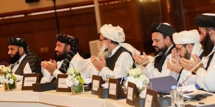 अधिकार माग्दै राष्ट्रपति भवनतर्फ बढेका महिला प्रदर्शनकारीलाई तालिवानले बन्दूकको कुन्दाले हिर्काए