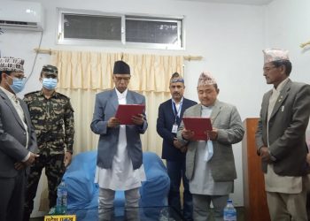 सुदूरपश्चिममा थपिएका मन्त्री र राज्यमन्त्रीले लिए शपथ