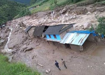 मेलम्ची र हेलम्बु पुगेर गृहमन्त्री खाँणले बुझे बाढीपहिरो प्रभावितको अवस्था