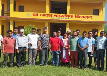 आफ्ना गुरुहरुलाई सम्मान गर्दै आदर्श उच्च-मावि बकलौरीका पुर्व विद्यार्थीहरु