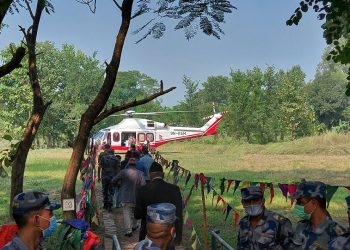 सुनसरीबाट पूर्वी पहाडी जिल्लाको बाढी प्रभावित क्षेत्रतर्फ उडे प्रम देउवा