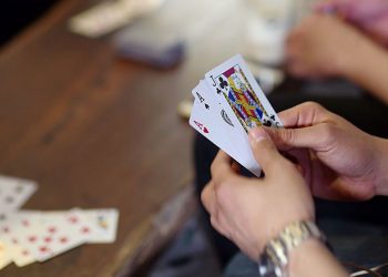 वडाध्यक्ष अधिकारीसहित नौ जनालाई पक्राउ