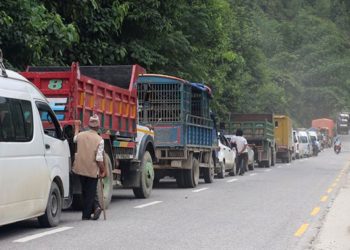 पहिरोले अवरुद्द पृथ्वी राजमार्ग सुचारु