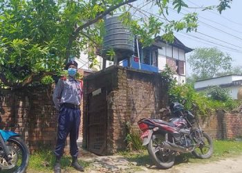 बैंकको किस्ता नतिरेपछि ऋणीको घरमा बैंकले पठायो सुरक्षा गार्ड