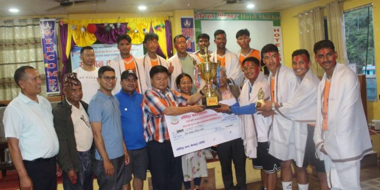 विजेता खेलाडीलाई सम्मान