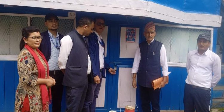 अनुदानमा किसानलाई उपलब्ध गराएको मल अनुमति बिना बिक्रि गरे पछि कृषि बीज भण्डारको गोदाम सिलबन्दी