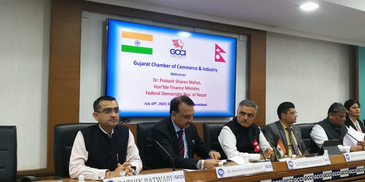 भारतीय लगानीकर्तालाई अर्थमन्त्री डा. महतको आह्वान – नेपालमा लगानी गर्न आउनुस