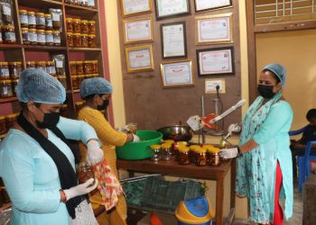 मायाले अचार बिक्रीबाटै गर्छिन् पाँचलाख आम्दानी