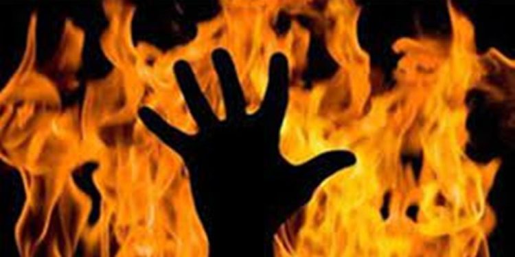 झापा गौरादहका एक युवक द्धारा आत्मदाह