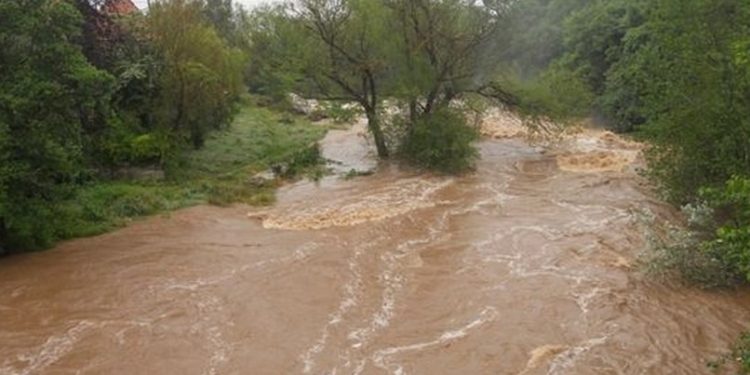 भोटेकोशीमा पानीको बहाव अचानक बढ्यो, तटीय क्षेत्रमा सतर्क रहन आग्रह