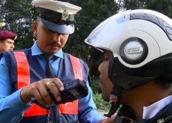 कोशी प्रदेशमा लागूऔषध सेवन गरेर सवारीसाधन चलाउले चालकलाई कडाई गर्दै ट्राफिक प्रहरी