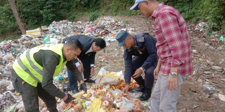 फिक्कल बजार अनुगमनका क्रममा बरामद भएका समाग्री अनुगमन समिति द्धारा नस्ट