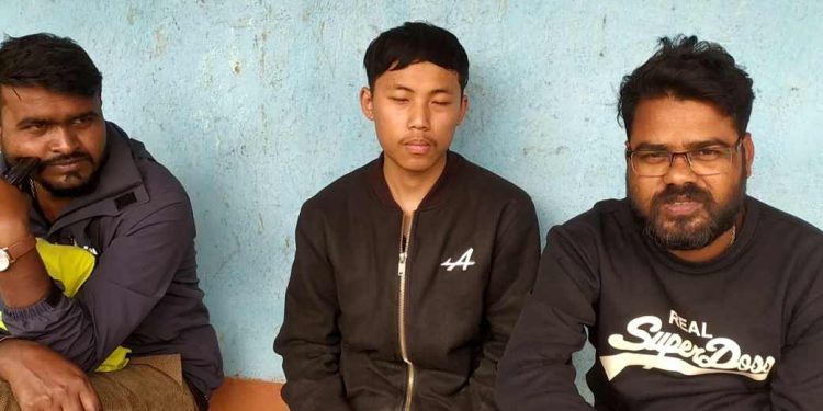 पत्रकार लिम्बुको घरमै गएर माफि मागे जिवन बिकासका प्रमुख र कर्मचारीले