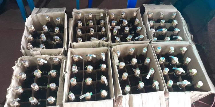 भारतबाट अबैध रुपमा ल्याइदै गरेको मदिरा प्रहरीको प्रहरीको कब्जामा