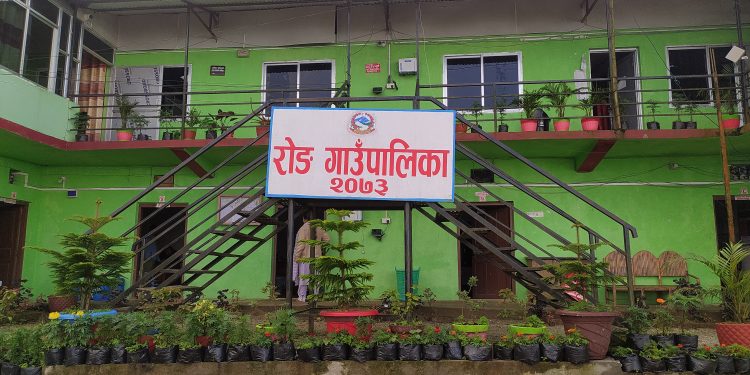 अभिभावक पढाउंदै रोङ गाउंपालिका