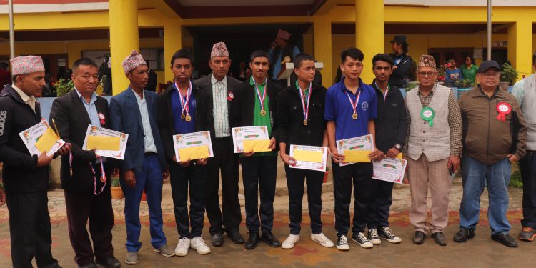 उत्कृष्ट विद्यार्थीलाई करिव दश लाख नगद छात्रबृत्ति