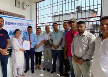 सेप्टिक ट्यांकमा खसेर निधन भएका बालकको परिवारले पायो जीवन बीमाको रकम