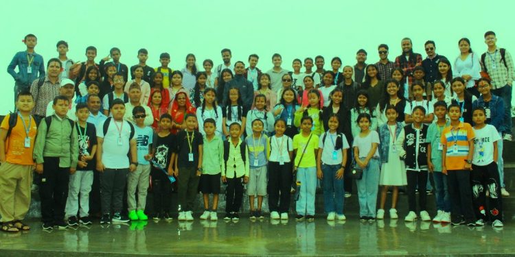 अध्ययन भ्रमणमा उदयपुरगढी उक्लिए इटहरीको मोडर्न प्रिपेरेटोरी स्कुलका बालबालिका