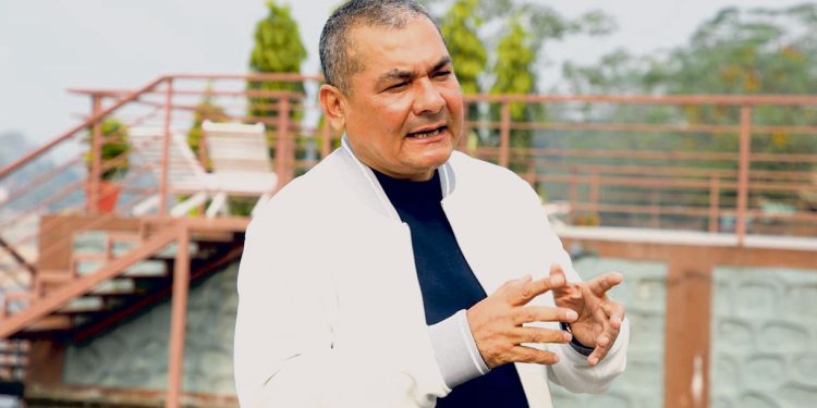 बिजुलीको लाइन काटेर दिनभर घरमा थुनियो : दुर्गा प्रसाईं