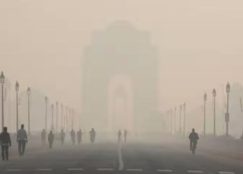 दिल्लीको हावामा धुलाे र धुवाँ मात्रै, आज पनि बिद्यालय बन्द