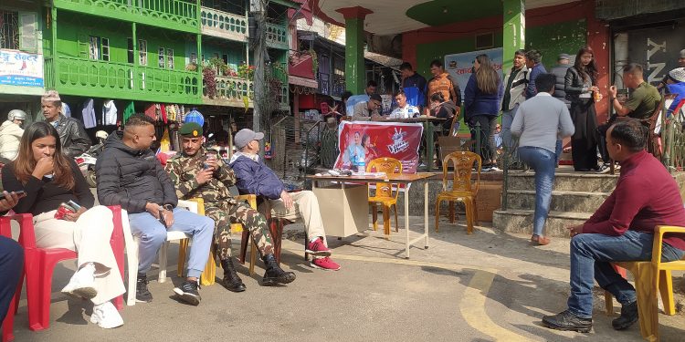 सानीमा बैंकको १९ औं बार्षिक उत्सवको अवसरमा इलाम चोक बजारमा रक्तदान