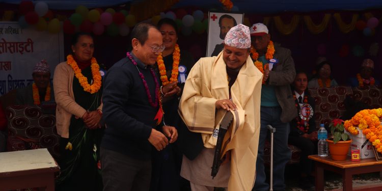 जुनियर रेडक्रस जिल्ला सभामा सम्मानित