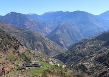 मध्यपहाडी लोकमार्गको वैकल्पिक सडकको स्तरोन्नति हुँदै