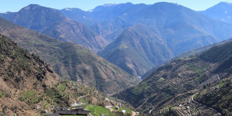 मध्यपहाडी लोकमार्गको वैकल्पिक सडकको स्तरोन्नति हुँदै