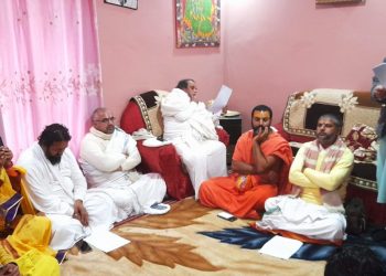 हिन्दु सन्तहरूले हिन्दु धर्म रक्षाका लागि इटहरीमा बृहत् जनसभा गर्दै