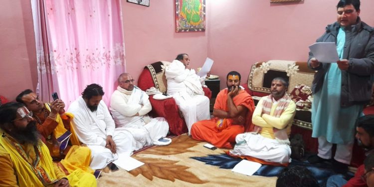 हिन्दु सन्तहरूले हिन्दु धर्म रक्षाका लागि इटहरीमा बृहत् जनसभा गर्दै