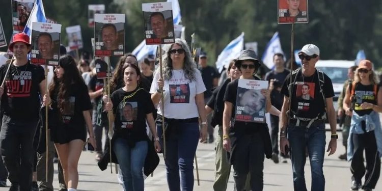 गाजा-इजरायल युद्धविरामका लागि सर्वसाधारणकै दबाब, बन्धक रिहाइका लागि पदयात्रा