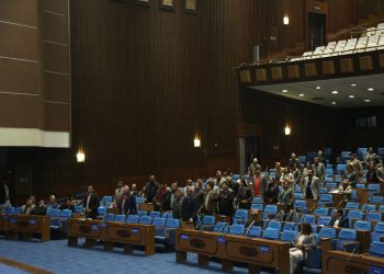 मन्त्रीको राजीनामा माग राख्दै संसद अवरुद्ध