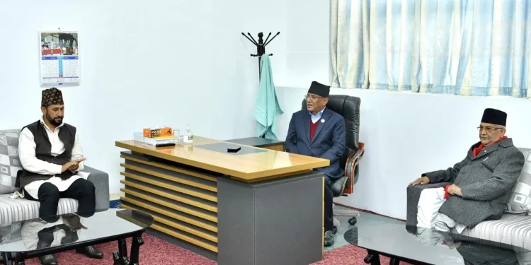 टुट्यो गठबन्धन  – बालुवाटारमा दाहाल, ओली र लामिछानेबीच छलफल