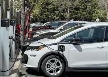 विद्युतीय गाडीमा आकर्षण बढ्दो – सात महिनामा १८ अर्बको आयात