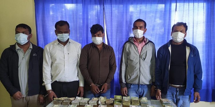 हुन्डी कारोबारमा संलग्न पाँचजना पक्राउ