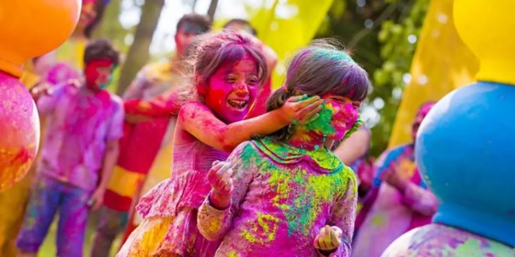 फागु पुर्णिमामा कुन रंग कस्लाइ लगाउने ? जान्नुहोस