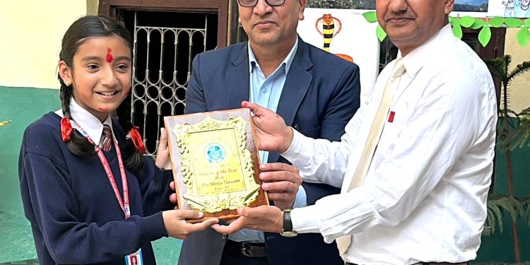 मोडर्न प्रिपरेटोरी स्कुलका श्रेजा र गौरव यस वर्षका उत्कृष्ट विद्यार्थी, उत्कृष्ट नेतृत्त्वकर्ता