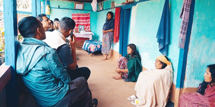 ईलाम उपनिर्वाचन – उम्मेद्धारहरु मत माग्दै जनताको घरमा