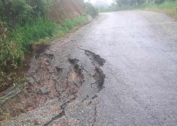 लगातारको बर्षाको कारण फिक्कल नयांबजार सडकमा क्षति